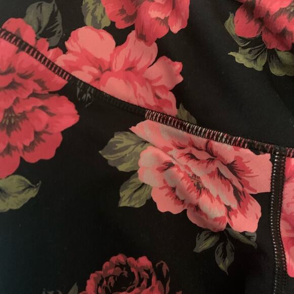 Torrid active 00 medium large red floral crop leggings mesh lattice gym casual r - Picture 6 of 6
